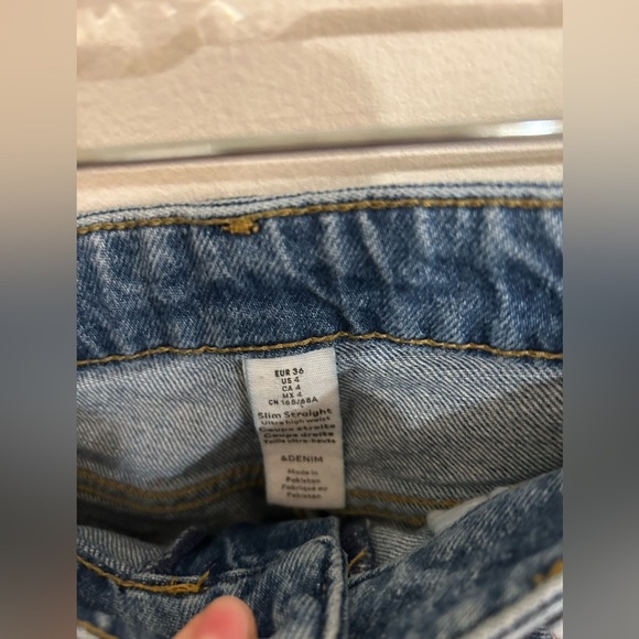 H&M Slim Straight Ultra High Rise 90s Style Jeans Sz 4 - Picture 8 of 9